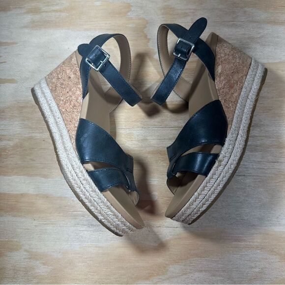 UGG Black Leather Wedge Sandals Women’s Size 6.5 - Picture 3 of 8